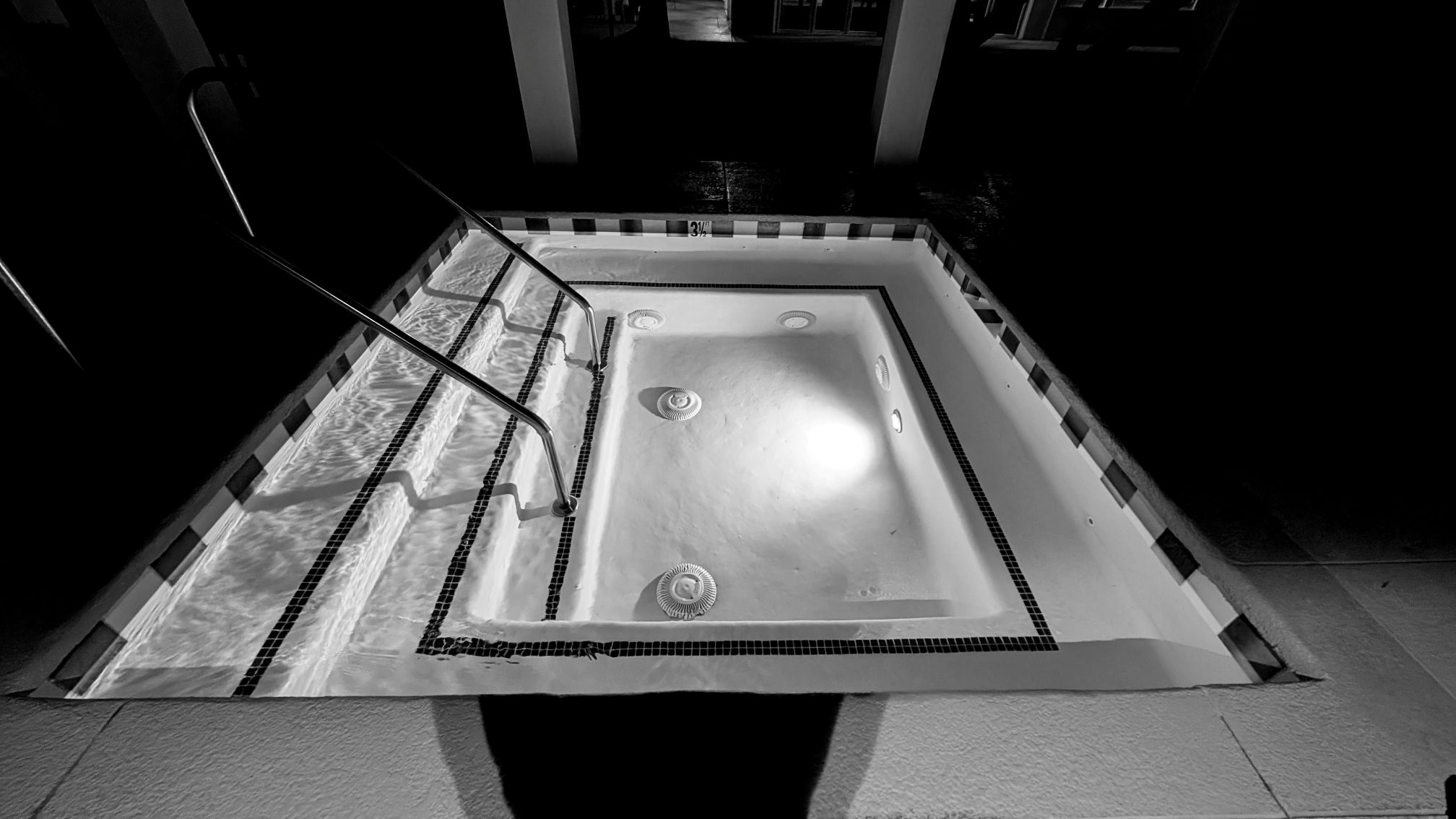 Night view of the hot tub at Casa Palma Hotel