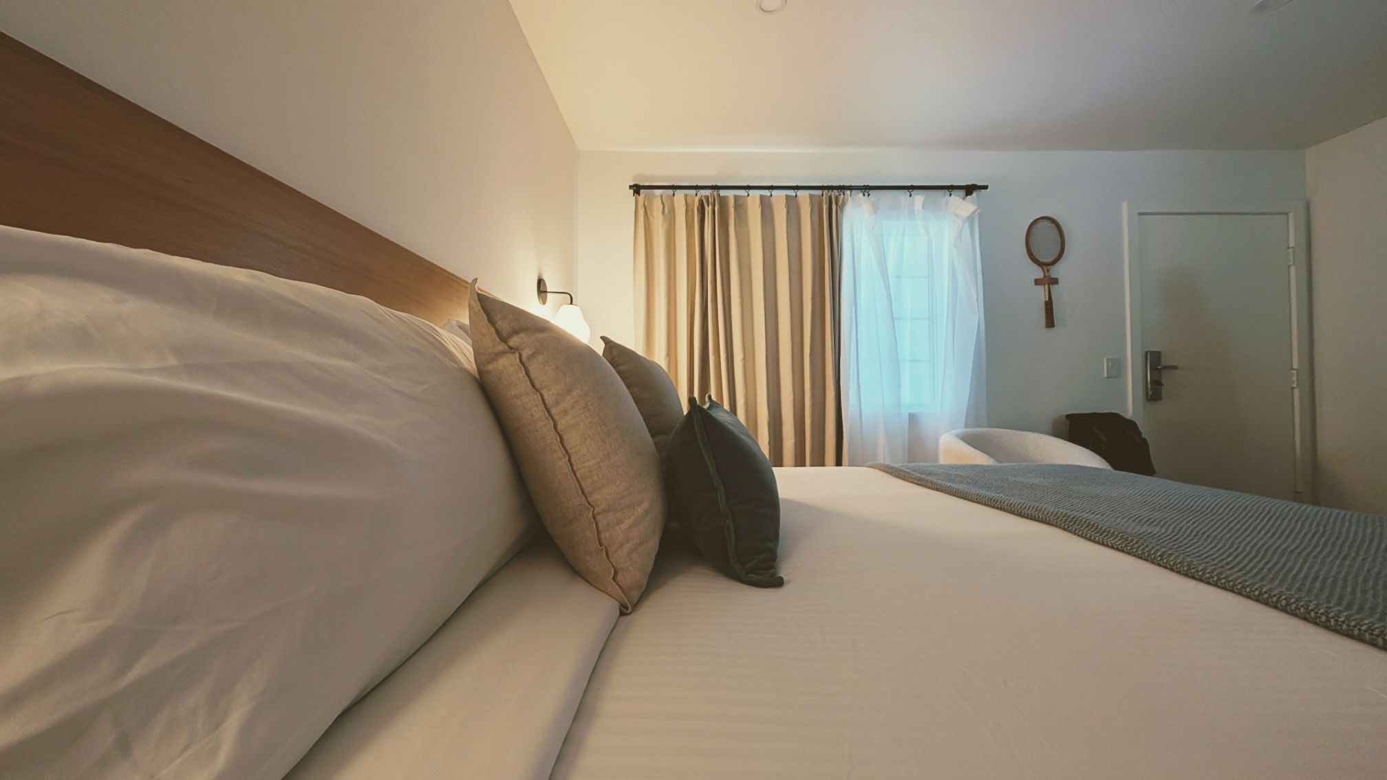 Pillows on king bed in Casa Palma Bungalow hotel room