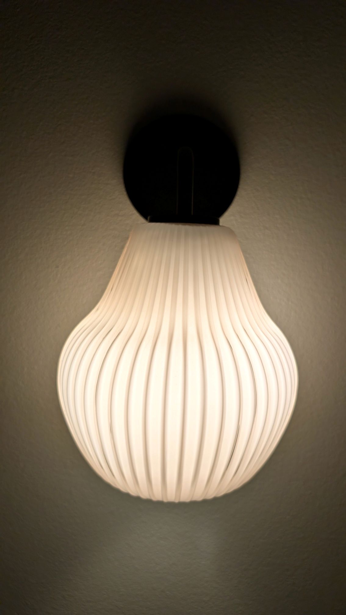 Round glowing bedside lamp