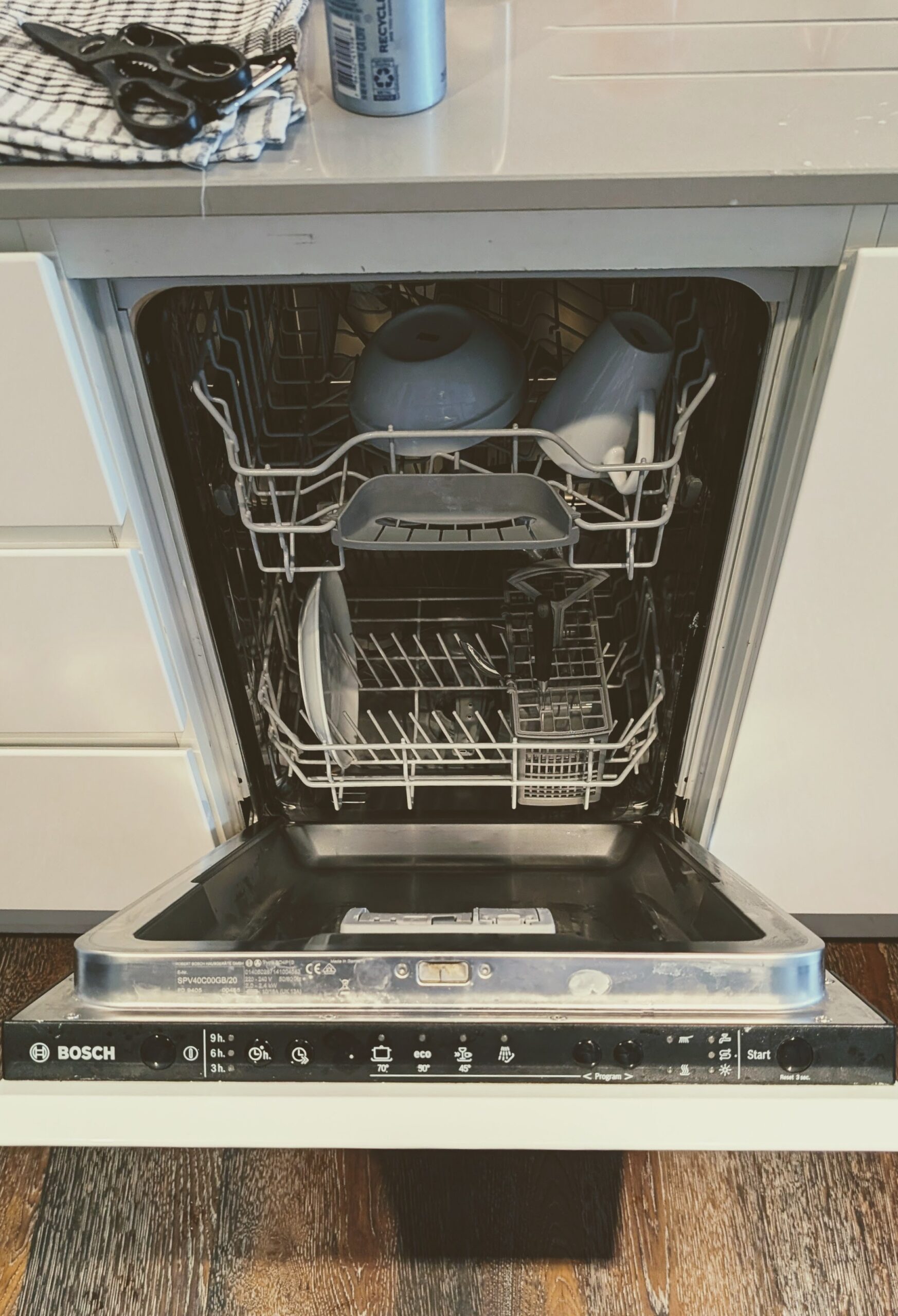 Staybridge Suites London Vauxhall hotel kitchen dishwasher size