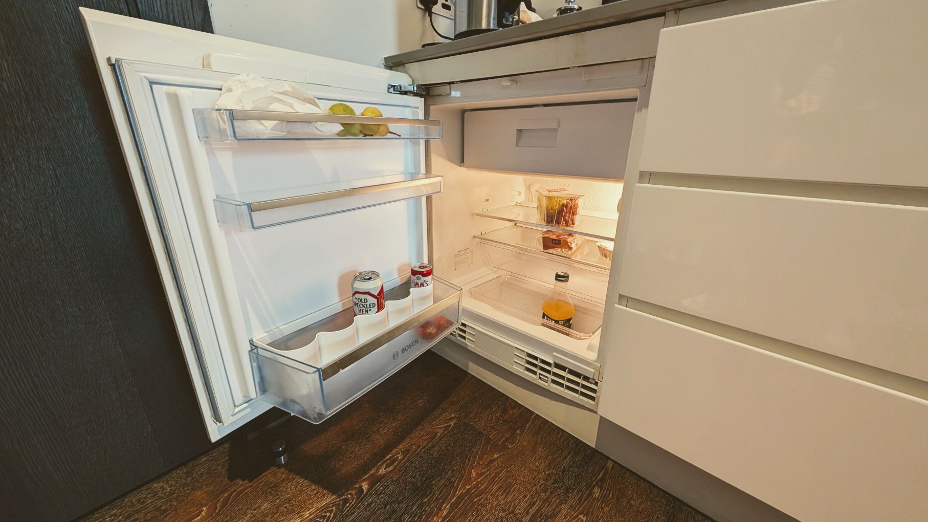 Staybridge Suites London Vauxhall hotel kitchen fridge size